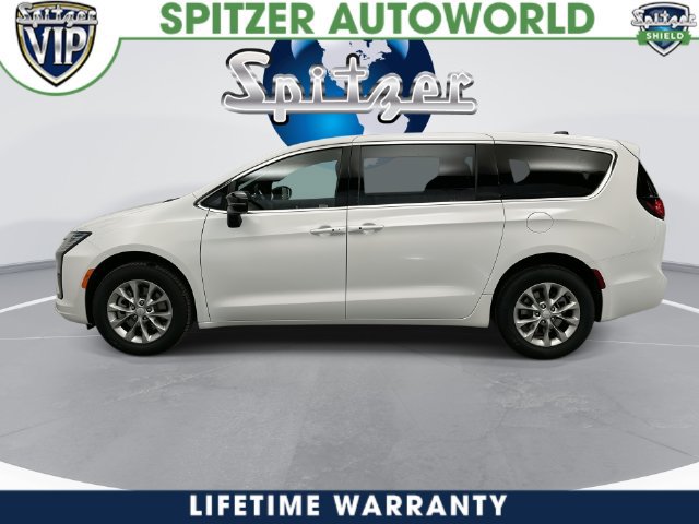 New 2027 Chrysler Pacifica Select AWD/4WD image 7