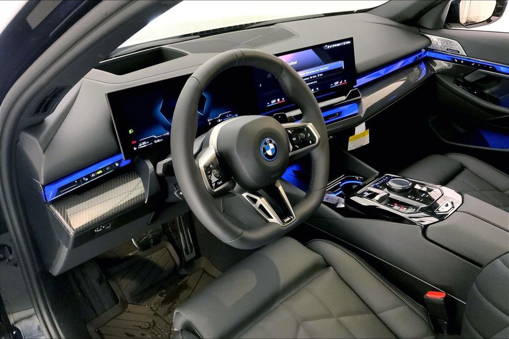 New 2026 BMW 550e xDrive image 4