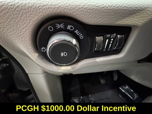 Used 2024 Chrysler Pacifica Touring-L image 22