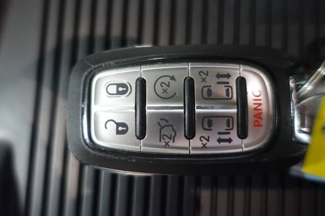 Used 2024 Chrysler Pacifica Touring-L FWD image 16