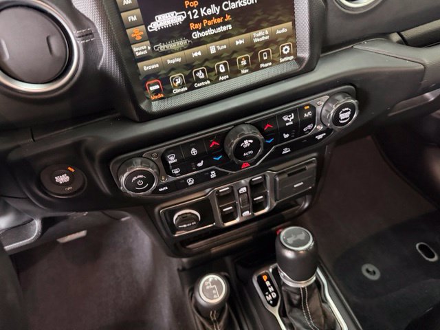Used 2022 Jeep Wrangler Unlimited Sahara w/ Cold Weather Group AWD/4WD image 30