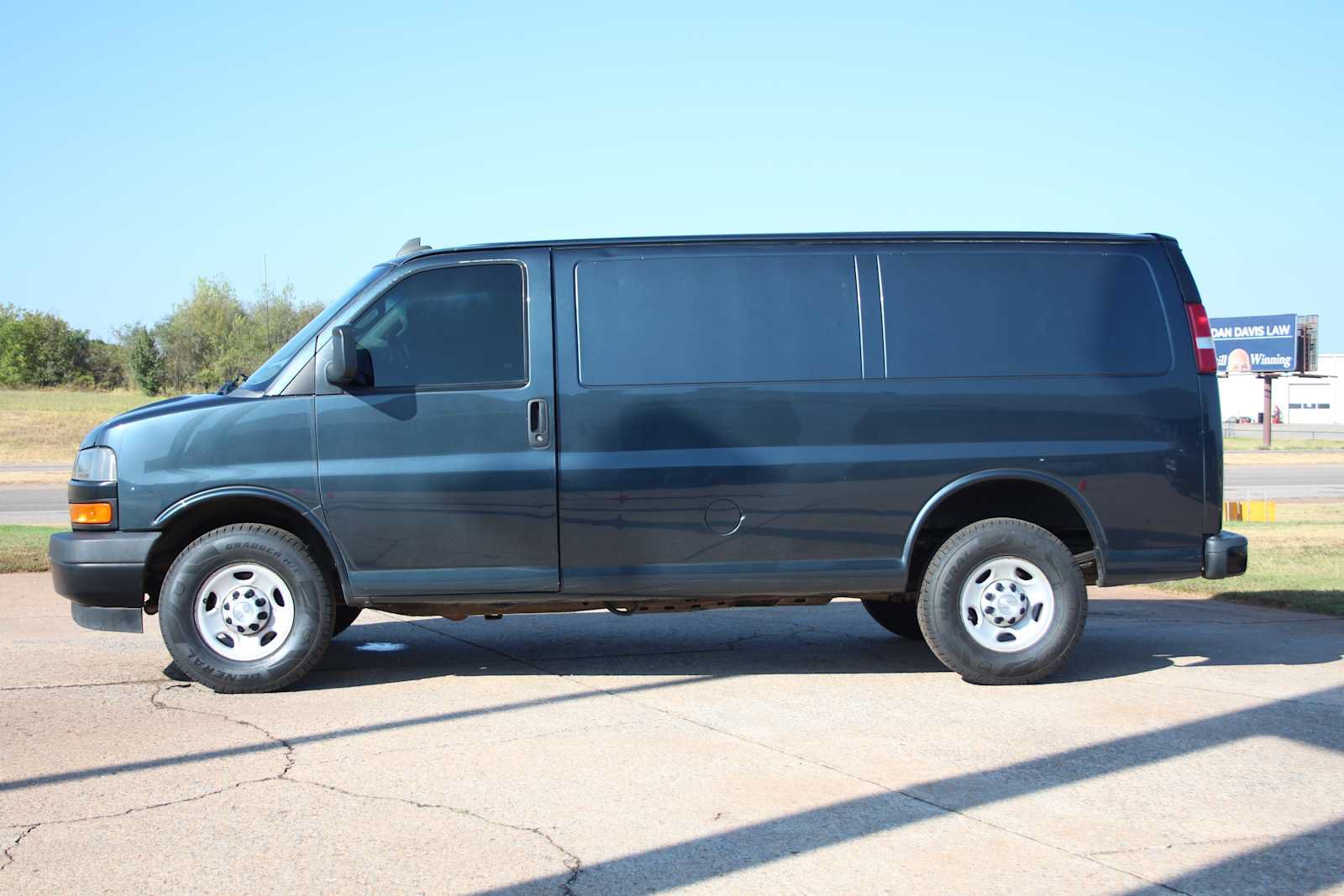 Used 2019 Chevrolet Express 2500 w/ Driver Convenience Package RWD image 6