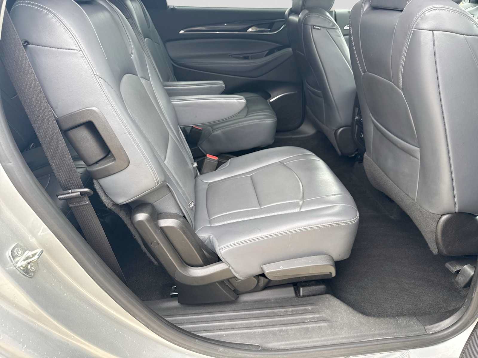 Used 2018 Buick Enclave Essence FWD image 19