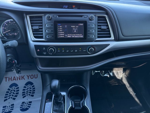 Used 2019 Toyota Highlander LE FWD image 12