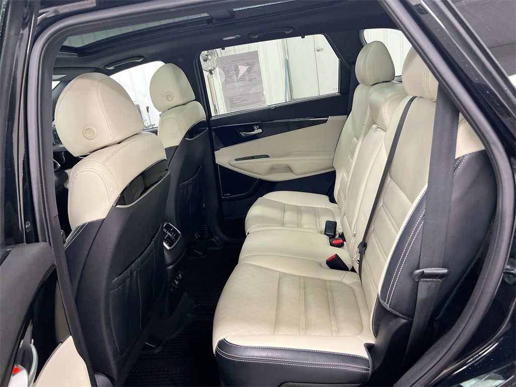 Used 2018 Kia Sorento SX image 24
