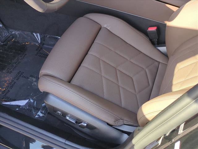 Used 2026 BMW 540i xDrive w/ Premium Package AWD/4WD image 4