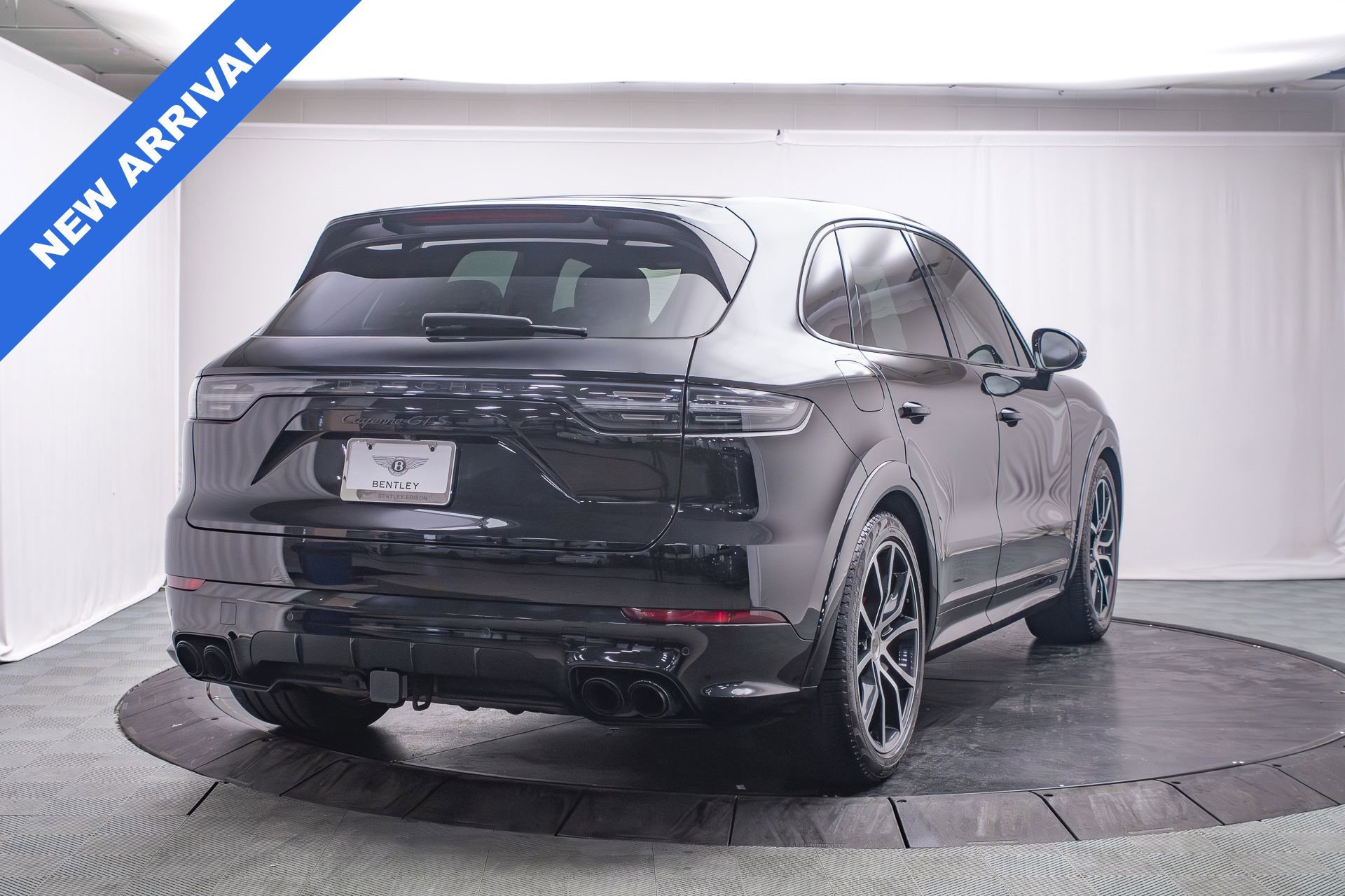 Used 2021 Porsche Cayenne GTS image 3