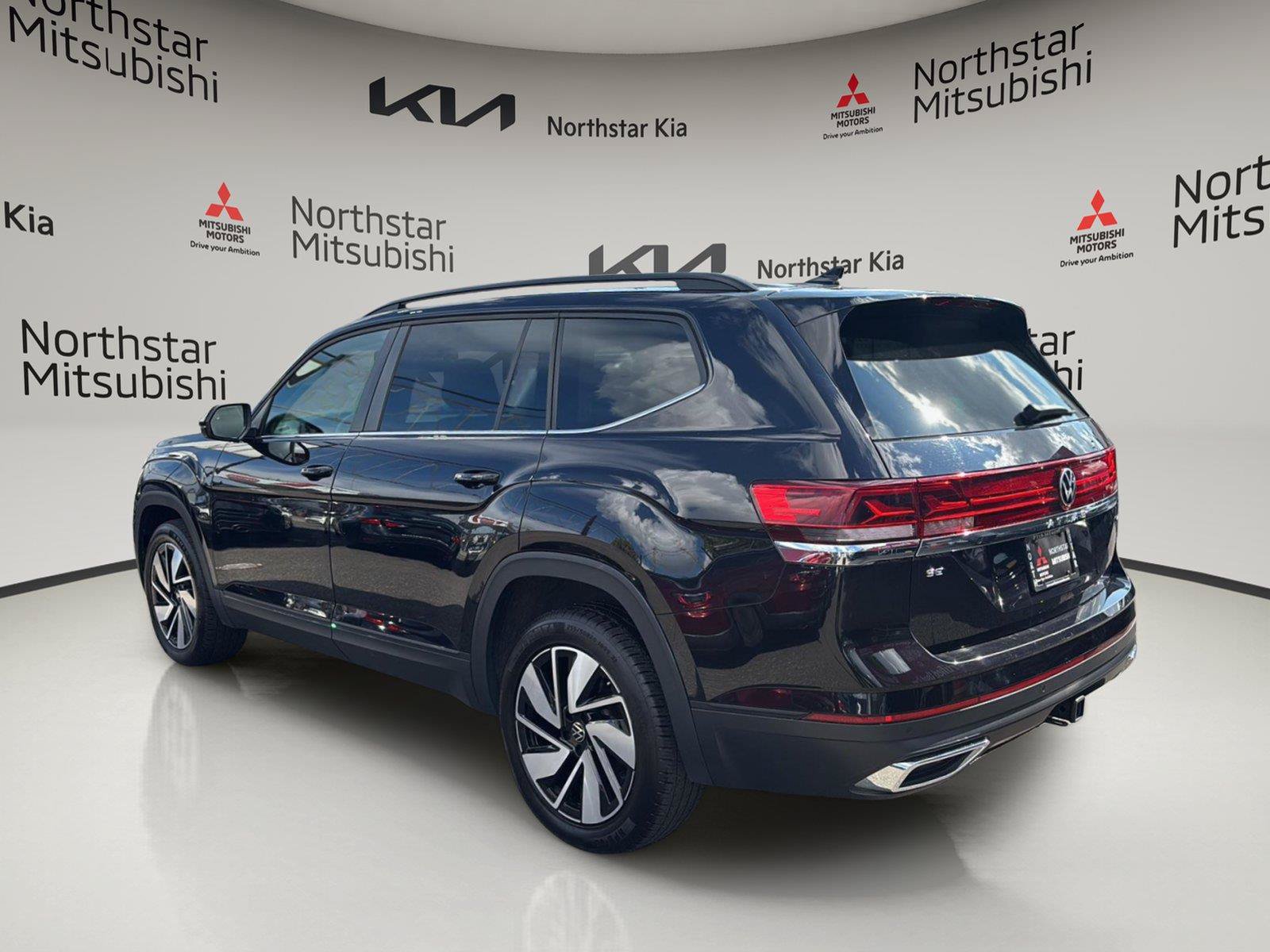 Used 2025 Volkswagen Atlas SE AWD/4WD image 4