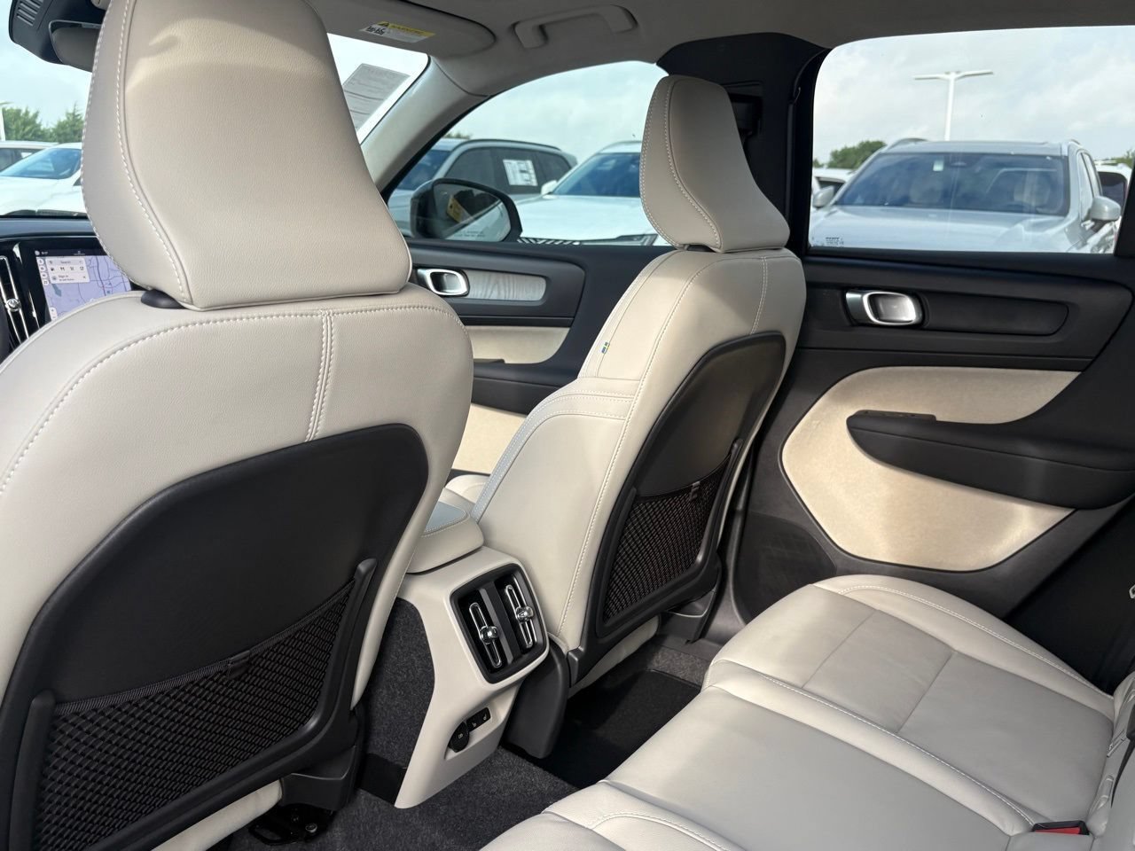 New 2026 Volvo XC40 B5 Plus w/ Protection Package Premier AWD/4WD image 20