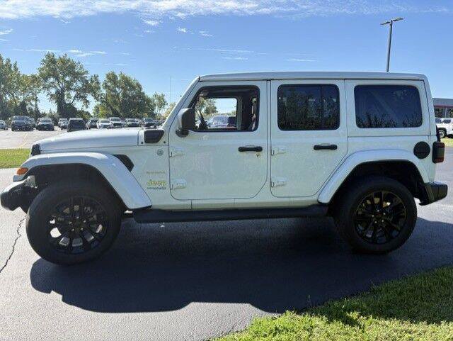 Used 2022 Jeep Wrangler Unlimited Sahara w/ Cold Weather Group AWD/4WD image 6