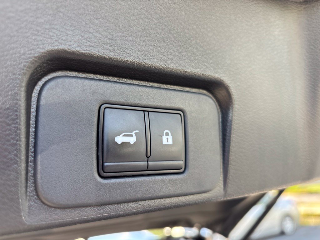 Used 2024 Nissan Rogue SL AWD/4WD image 8