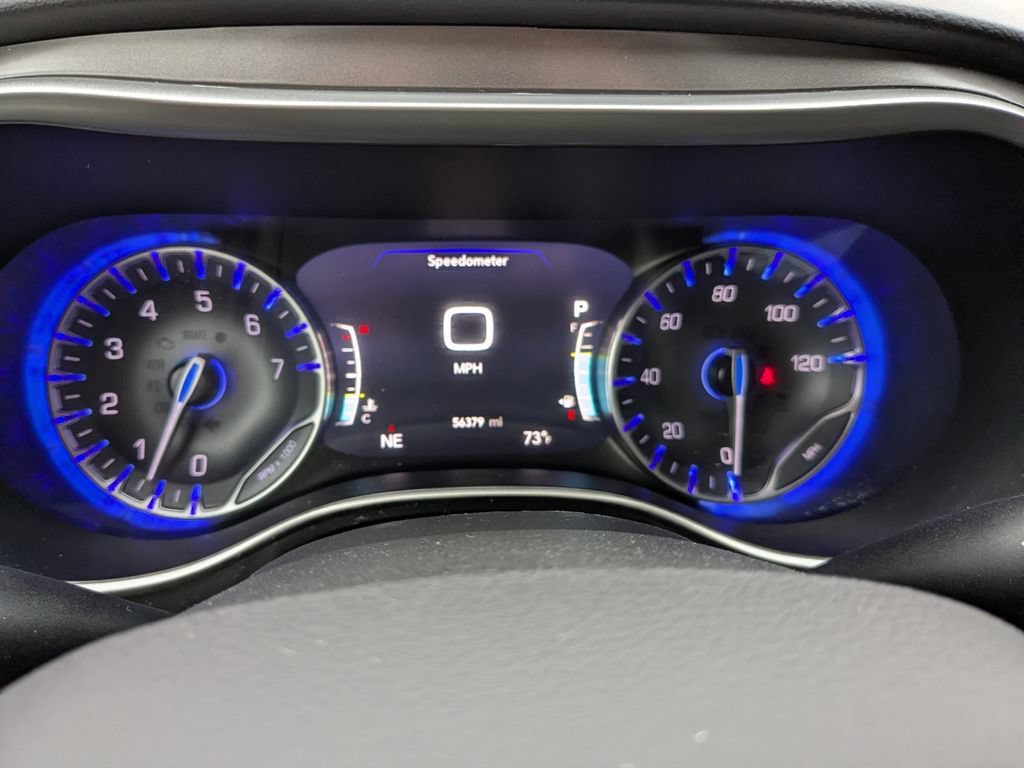 Used 2024 Chrysler Pacifica Touring-L FWD image 11