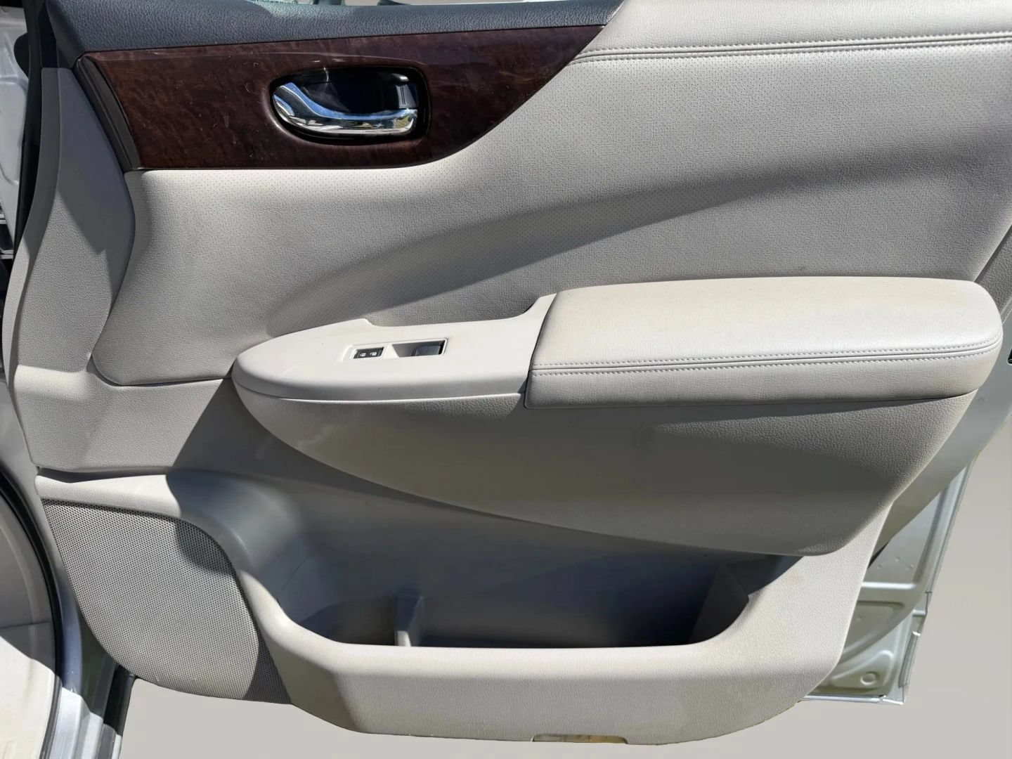 Used 2013 Nissan Quest S FWD image 26