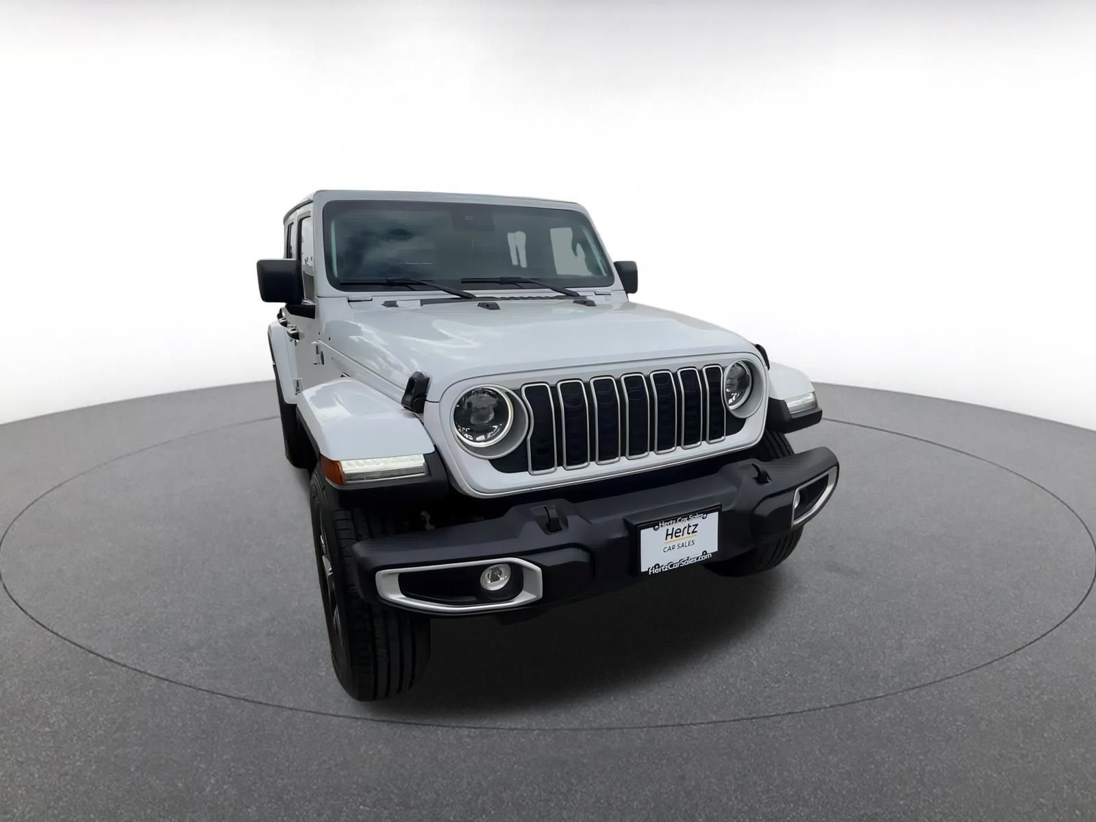Used 2025 Jeep Wrangler Sahara image 3