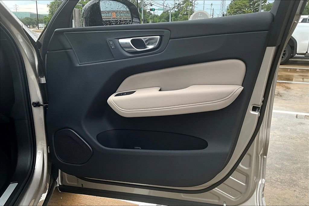 New 2026 Volvo XC60 B5 Plus w/ Protection Package Premier AWD/4WD image 14