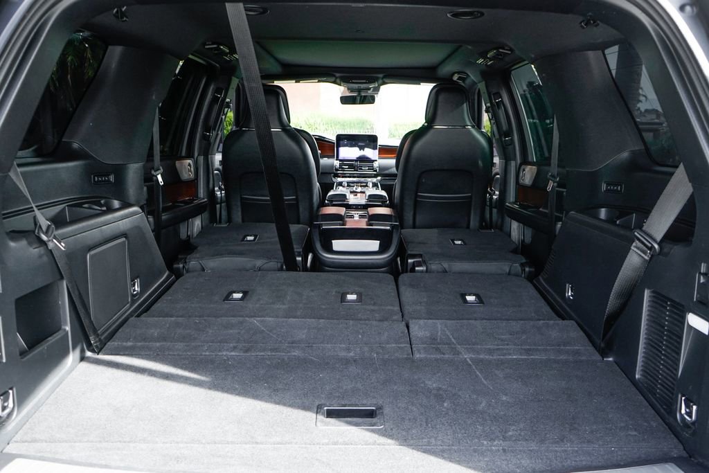 Used 2020 Lincoln Navigator Reserve w/ Equipment Group 208A Reserve image 10