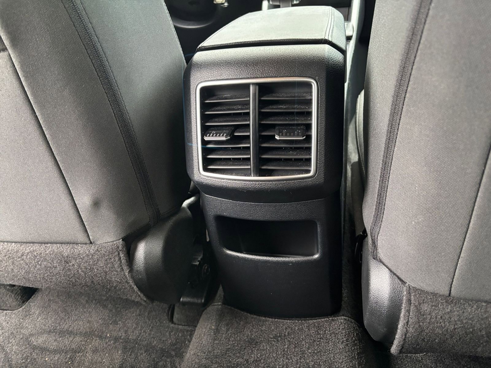 Used 2025 Kia Sportage LX FWD image 23