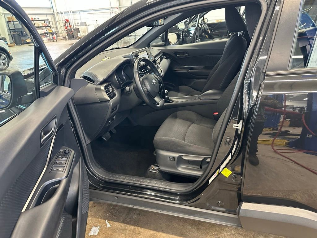 Used 2018 Toyota C-HR XLE FWD image 15