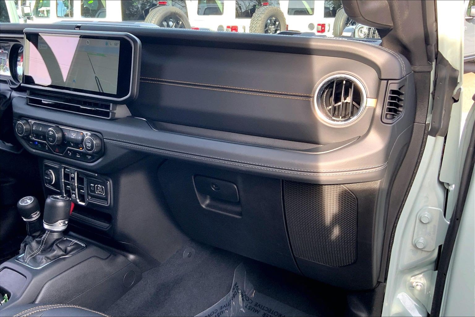 Used 2024 Jeep Wrangler Unlimited Sahara w/ Technology Group AWD/4WD image 18