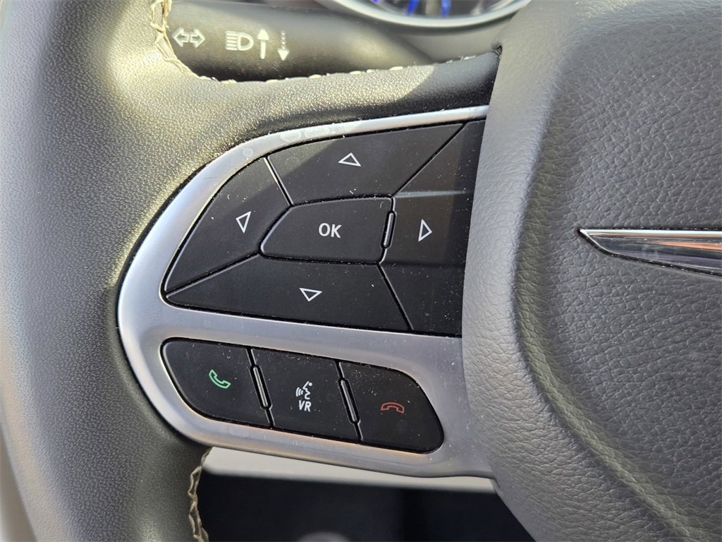 Used 2022 Chrysler Pacifica Touring-L image 20