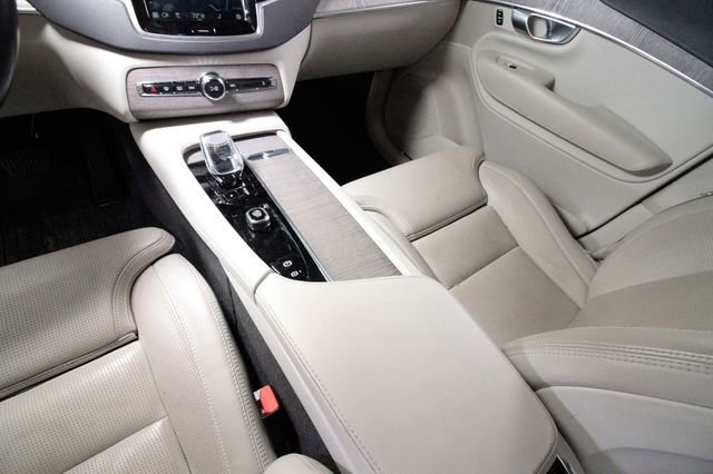 Certified 2024 Volvo XC90 T8 Ultimate w/ Protection Package Premier image 10
