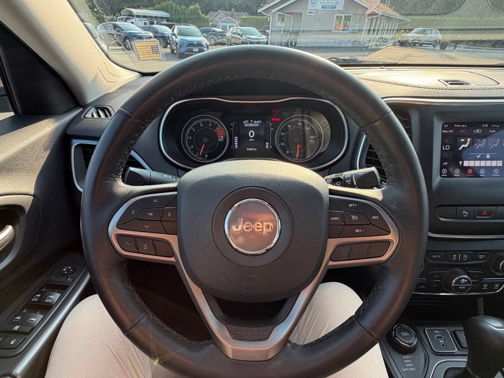 Used 2019 Jeep Cherokee Latitude Plus AWD/4WD image 13