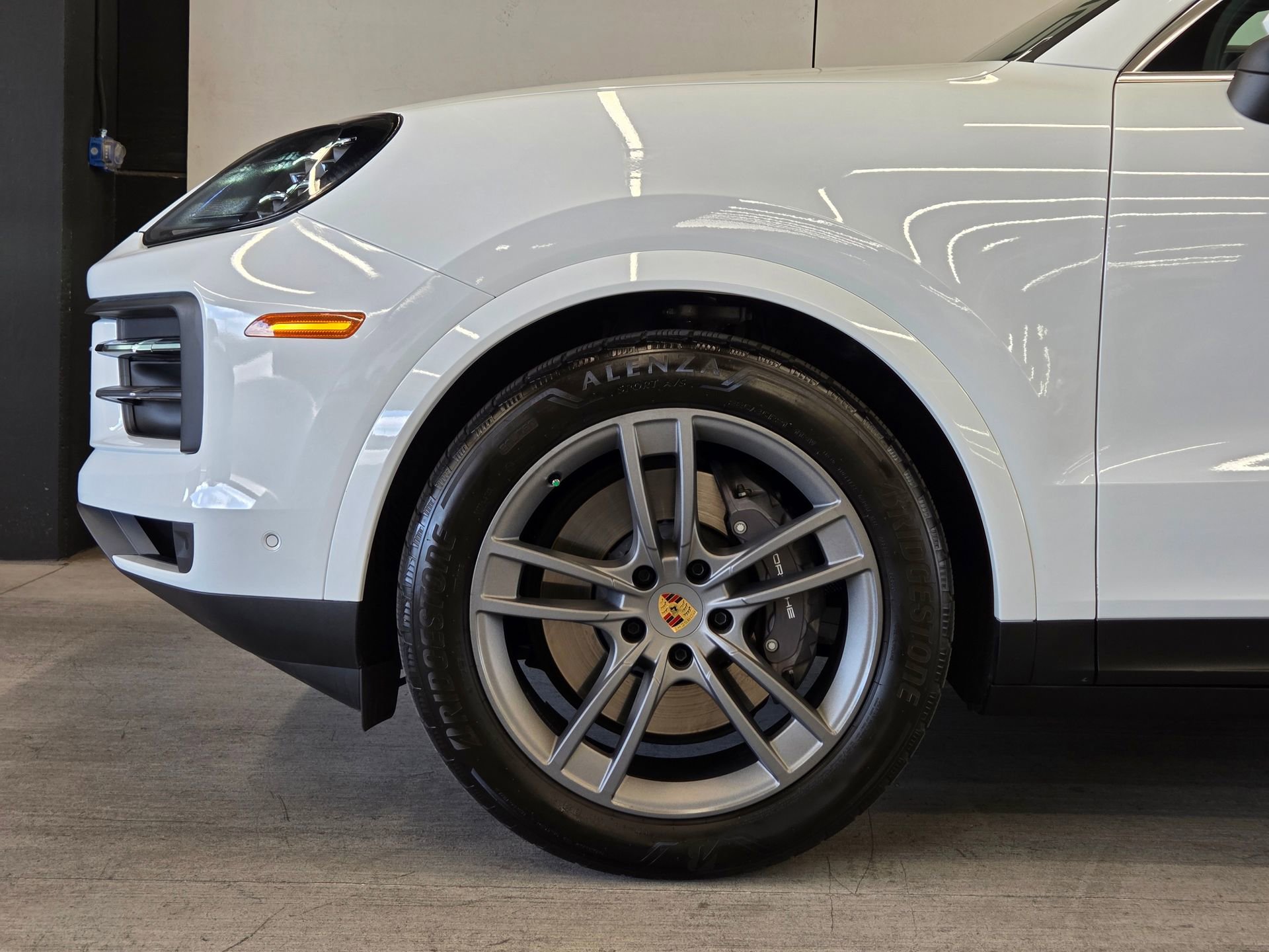 Certified 2024 Porsche Cayenne AWD/4WD image 9