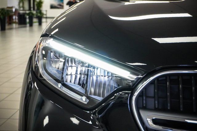 Used 2025 Mercedes-Benz GLC 350e 4MATIC image 26