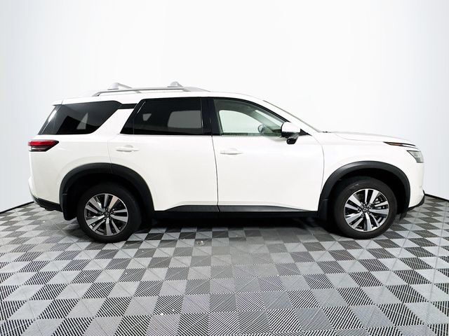 Used 2023 Nissan Pathfinder SL AWD/4WD image 9