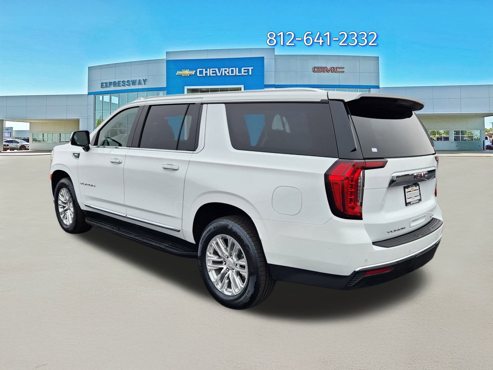 Used 2023 GMC Yukon XL SLT w/ SLT Luxury Package image 5