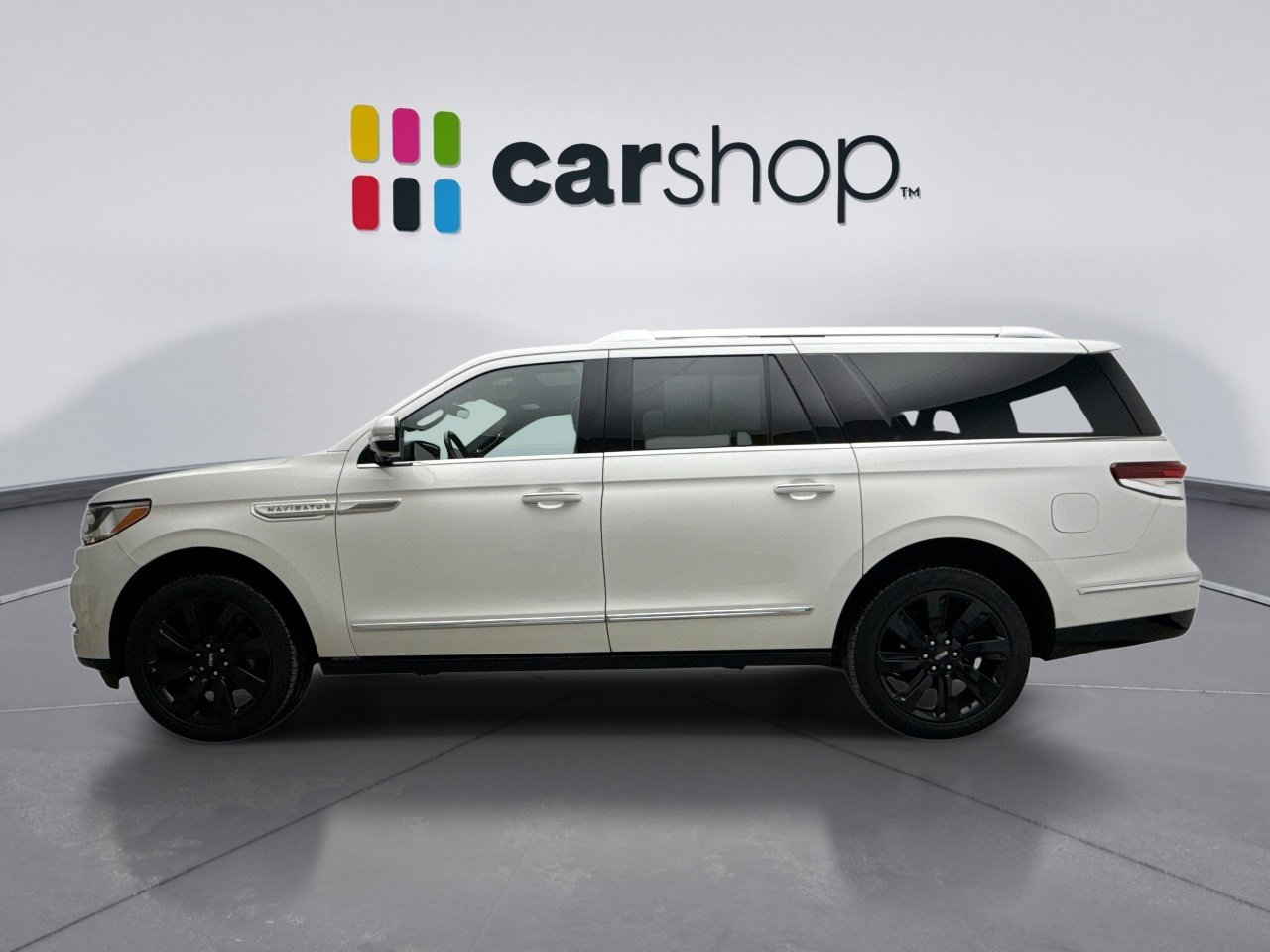 Used 2023 Lincoln Navigator L Reserve w/ Monochromatic Package image 2