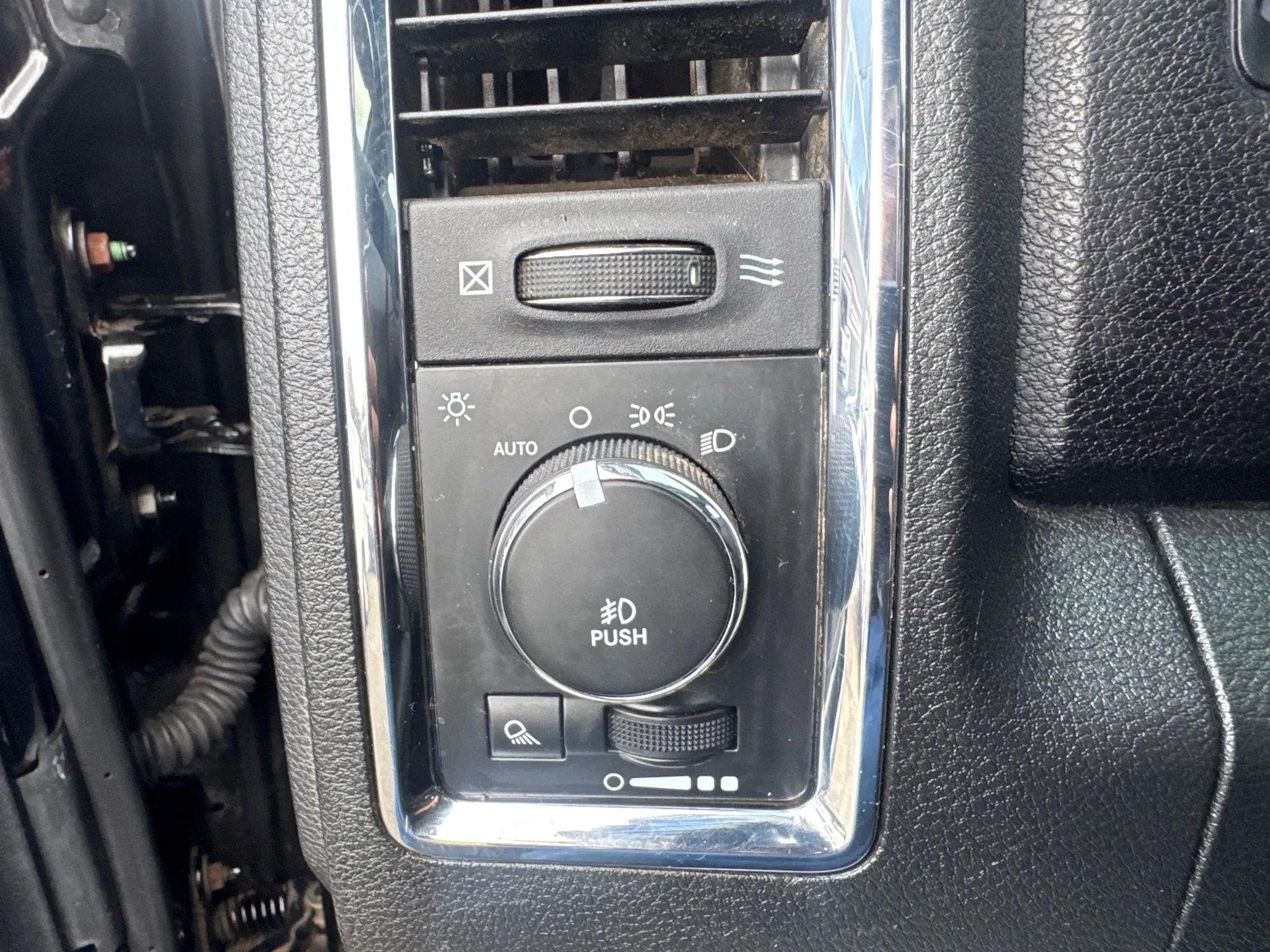 Used 2014 RAM 3500 Laramie w/ Black Appearance Group image 37