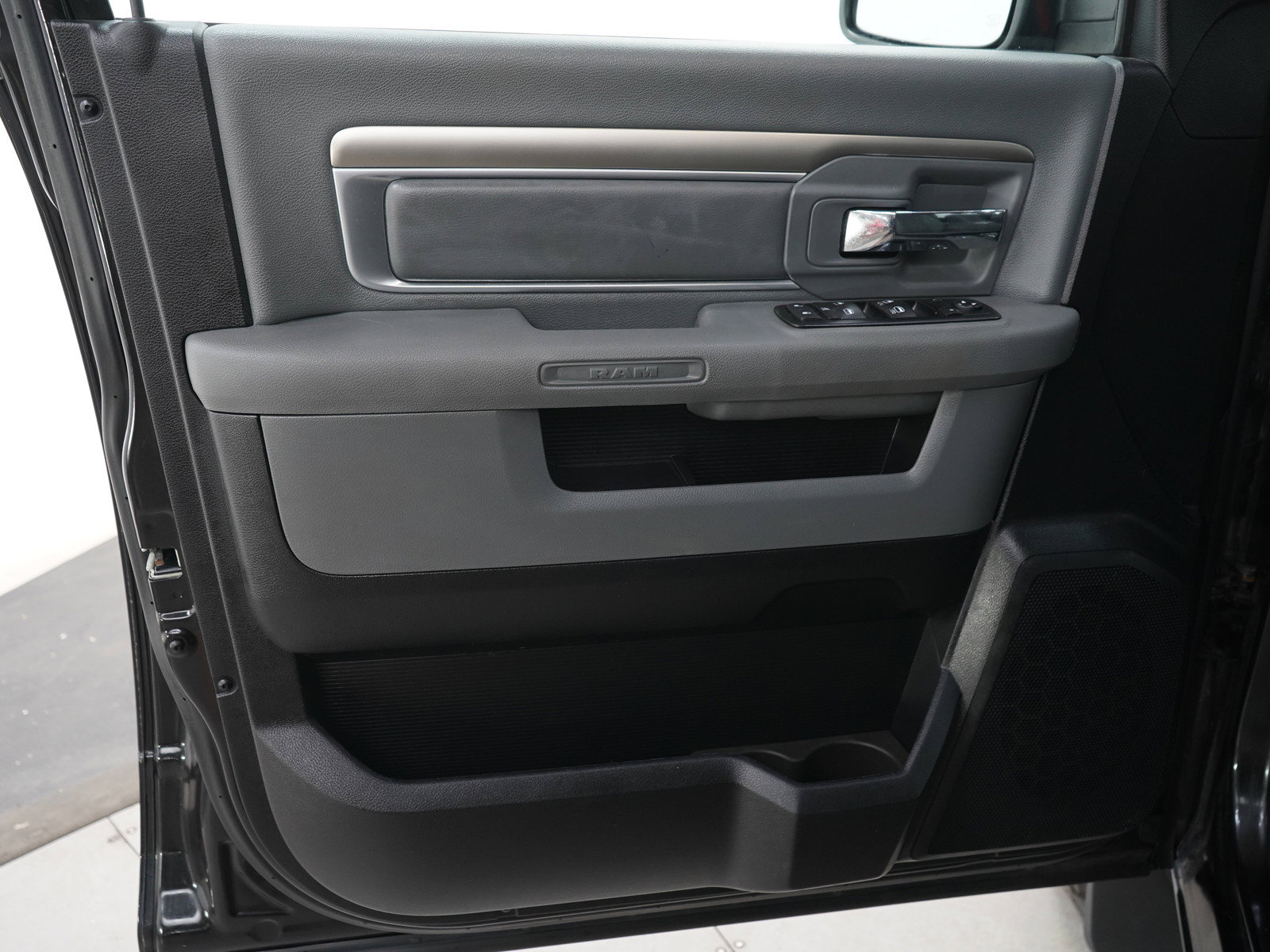 Used 2015 RAM 1500 Outdoorsman AWD/4WD image 21