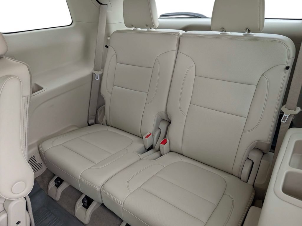 Used 2022 GMC Acadia Denali w/ Denali Technology Package FWD image 14