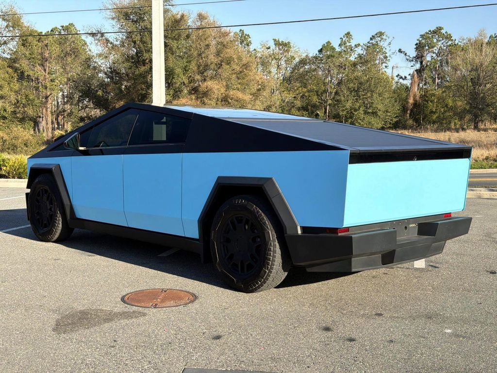 Used 2024 Tesla Cybertruck AWD Crew Cab image 3