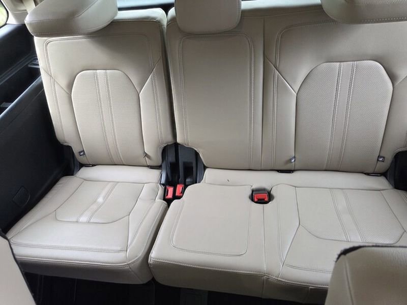 Used 2024 Ford Expedition Limited image 9