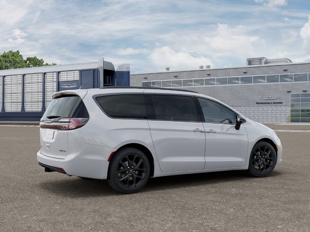 New 2026 Chrysler Pacifica Limited w/ Uconnect Theater Family Group FWD image 4