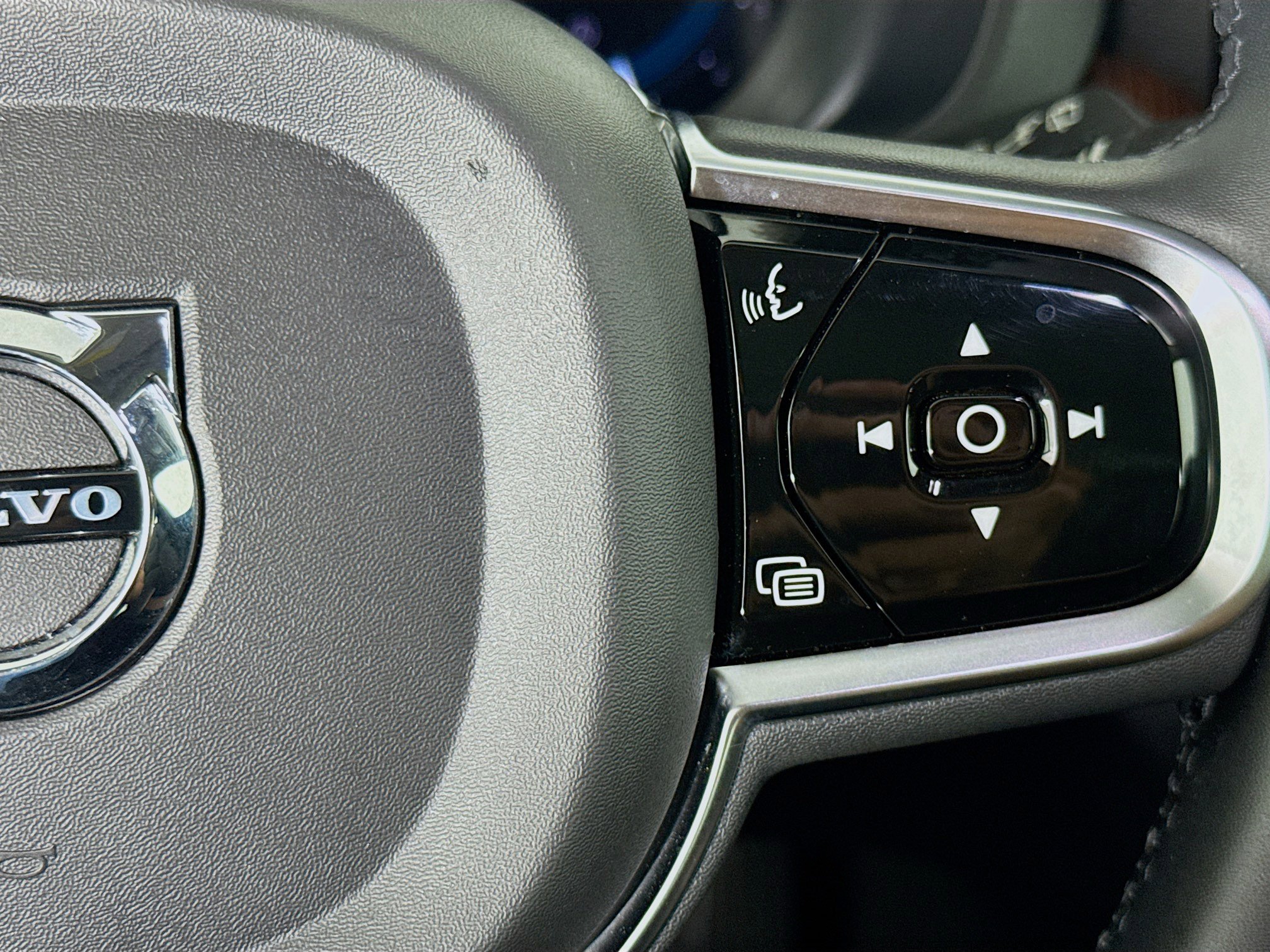 Used 2023 Volvo XC60 B5 Plus w/ Climate Package image 14