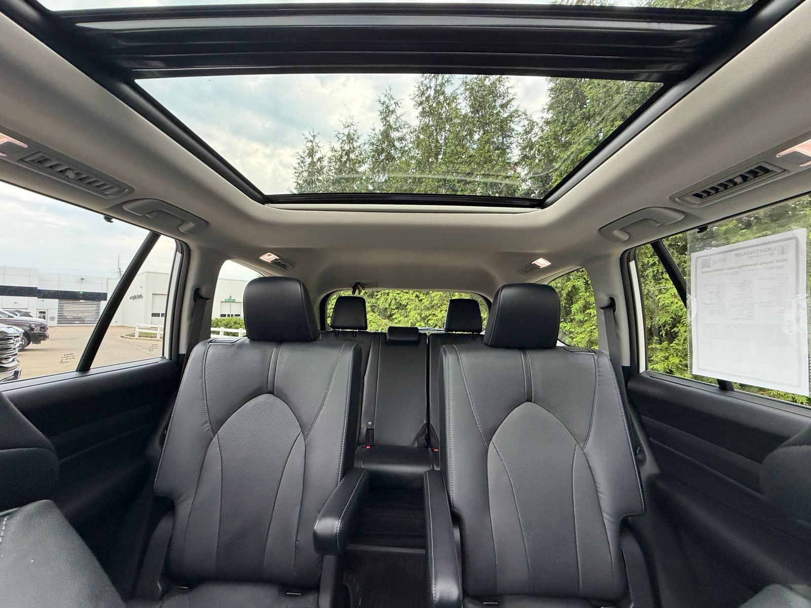 Used 2024 Toyota Grand Highlander AWD Hybrid image 3