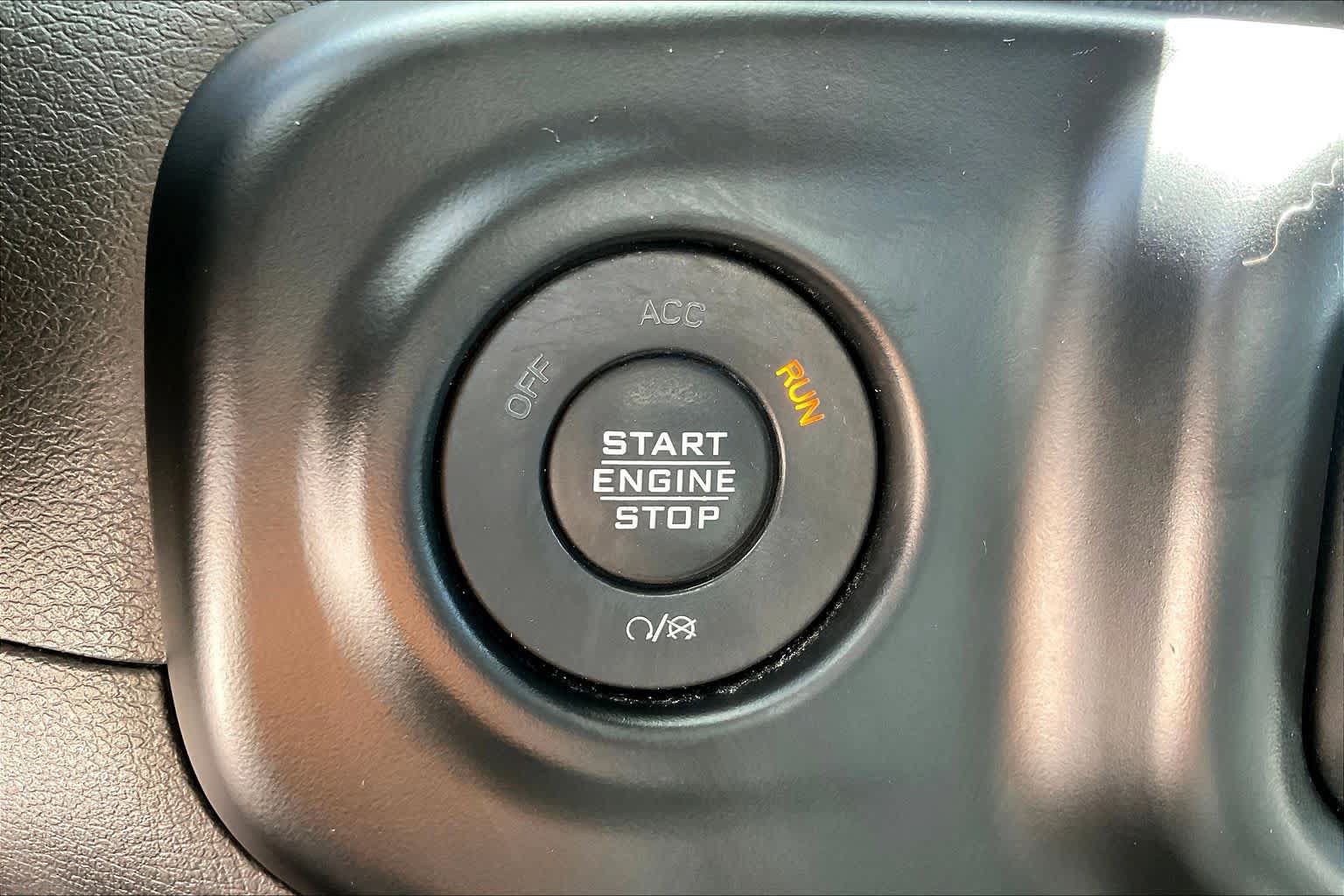 Used 2022 Jeep Wrangler Unlimited Sahara w/ LED Lighting Group AWD/4WD image 30
