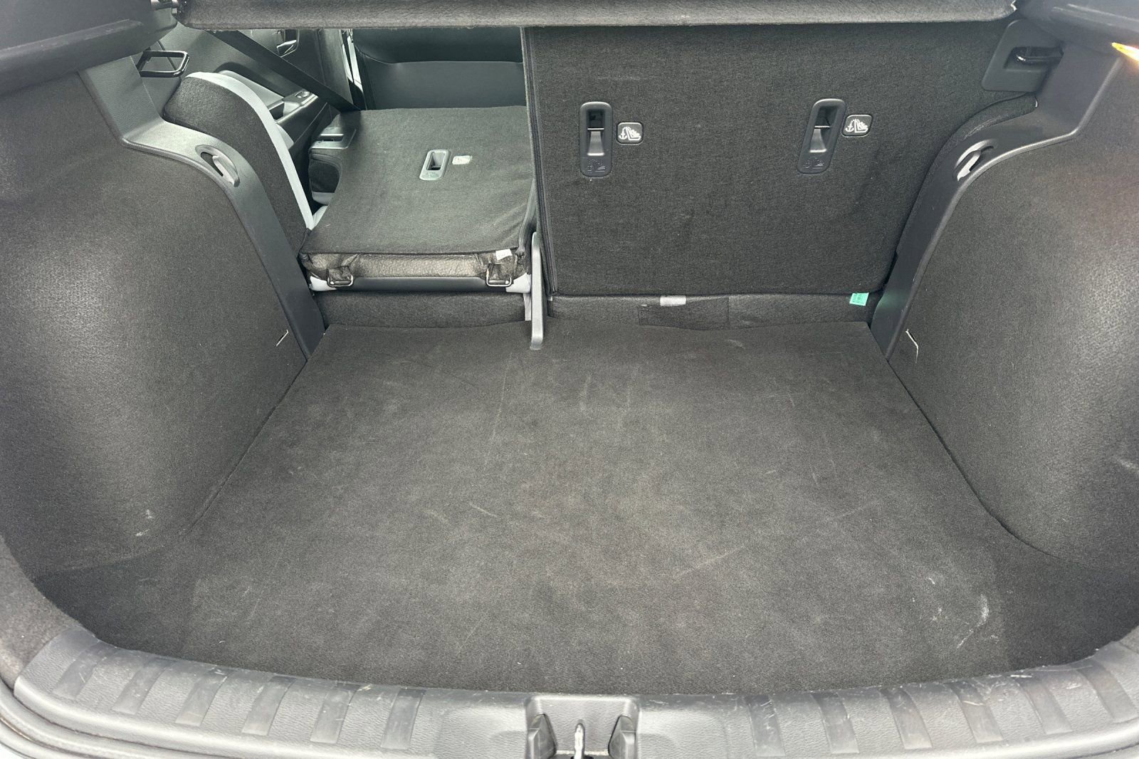 Used 2023 Nissan Kicks SR w/ SR Premium Package image 18