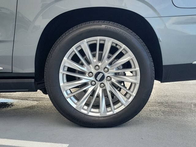 New 2026 Cadillac Escalade ESV Luxury w/ Touring Package AWD/4WD image 10