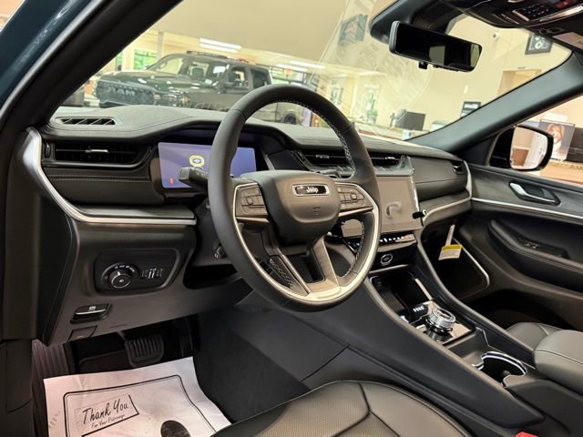 New 2026 Jeep Grand Cherokee L Limited w/ Luxury Tech Group II AWD/4WD image 16