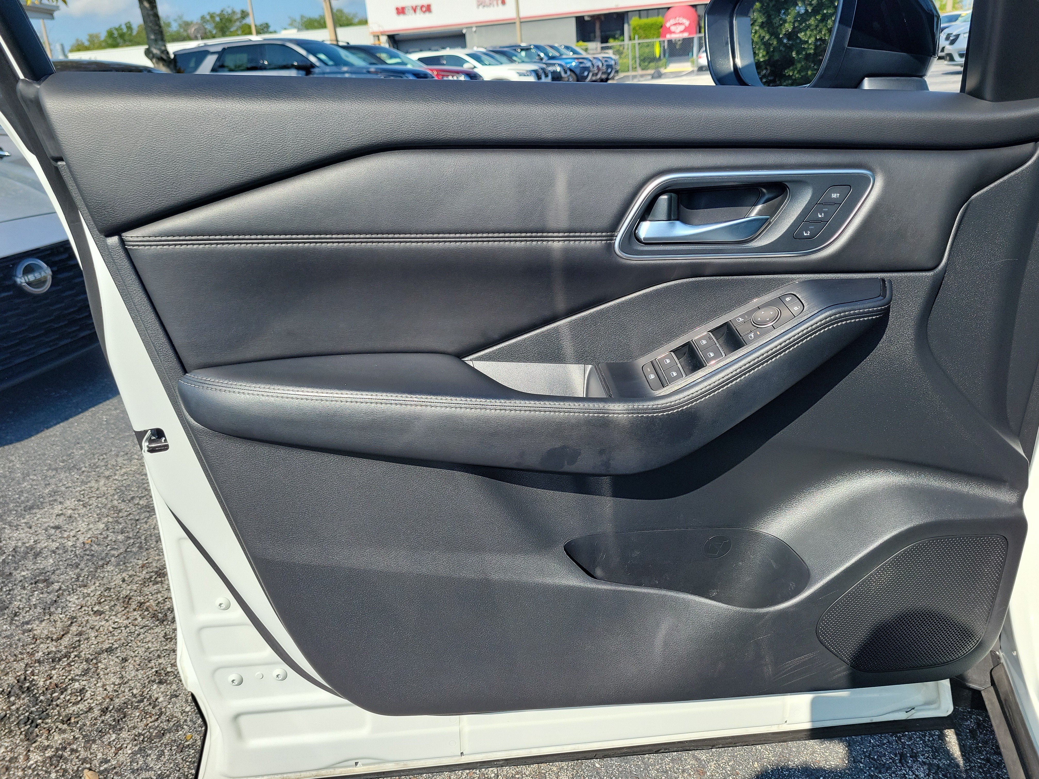 Certified 2024 Nissan Rogue Platinum FWD image 10
