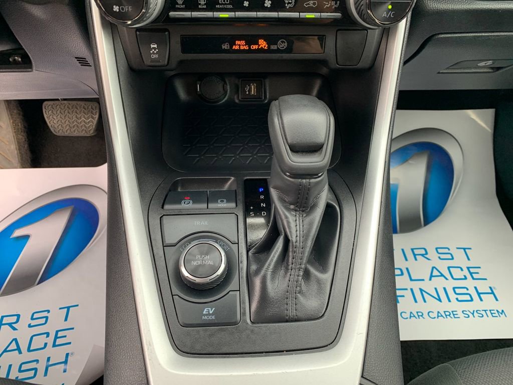 Used 2025 Toyota RAV4 XLE image 25