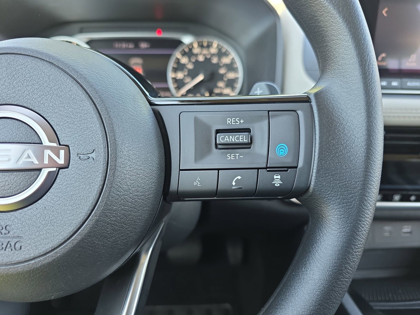Used 2023 Nissan Rogue SV FWD image 17