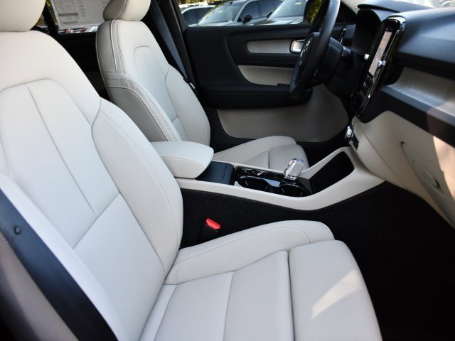 New 2026 Volvo XC40 B5 Plus w/ Protection Package Premier image 29