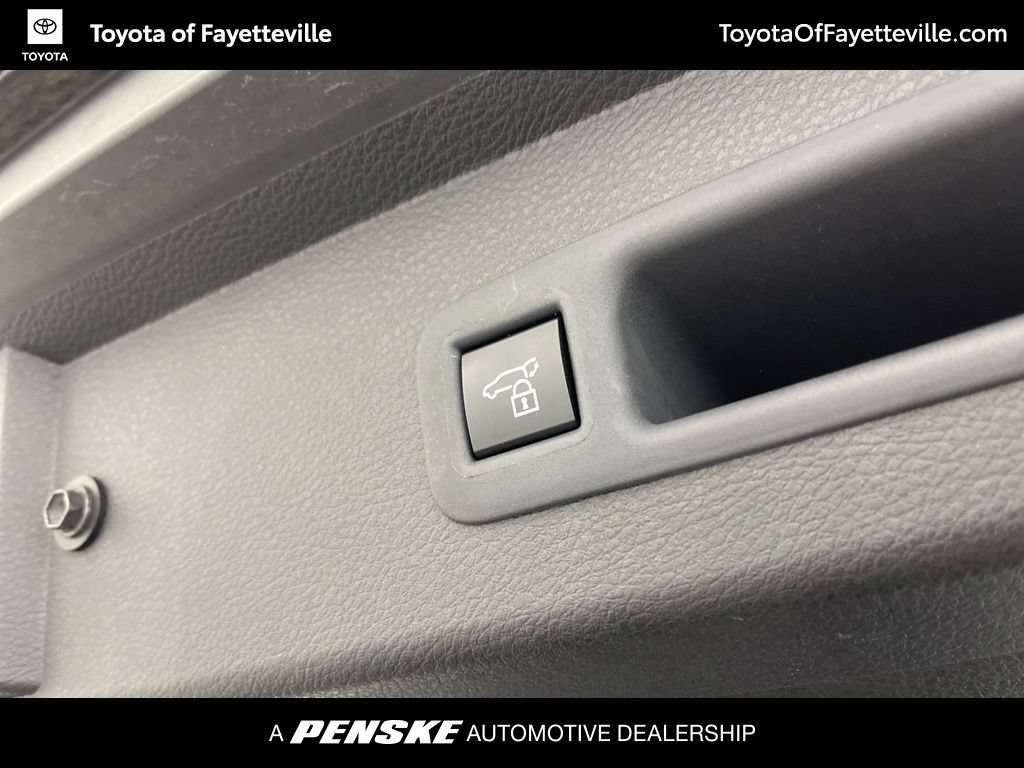 Certified 2025 Toyota Sienna XLE FWD image 13