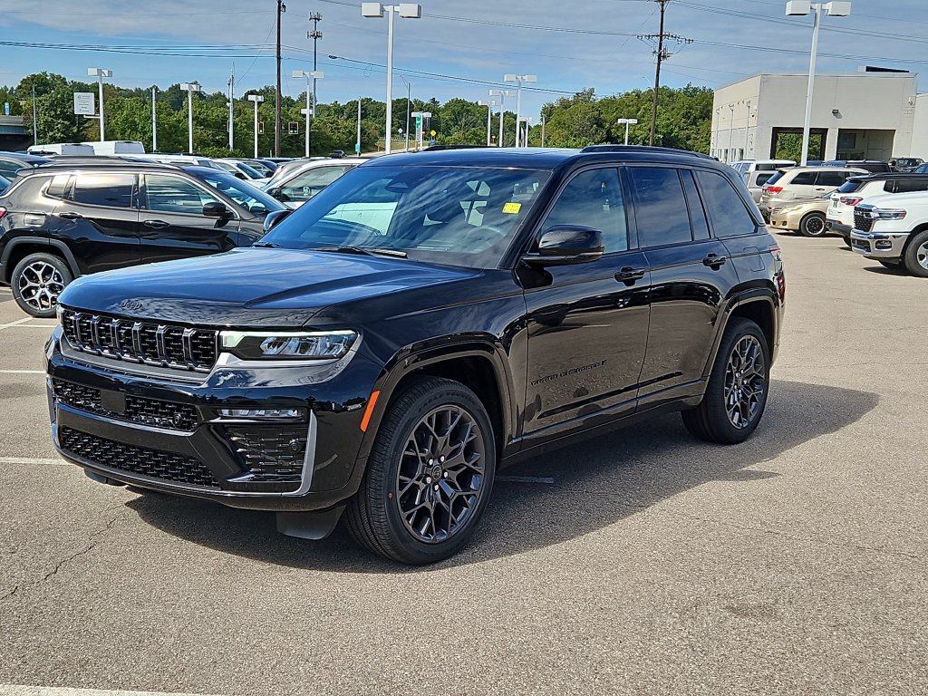 New 2027 Jeep Grand Cherokee Summit AWD/4WD image 2