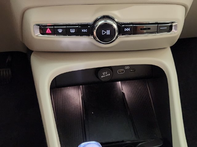 Certified 2026 Volvo XC40 B5 Ultra w/ Protection Package Premier AWD/4WD image 19